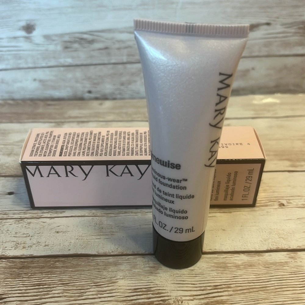 NEW MK Ivory 4 LUMINOUS-WEAR Timewise Luminous Wear Liquid Foundation New in box